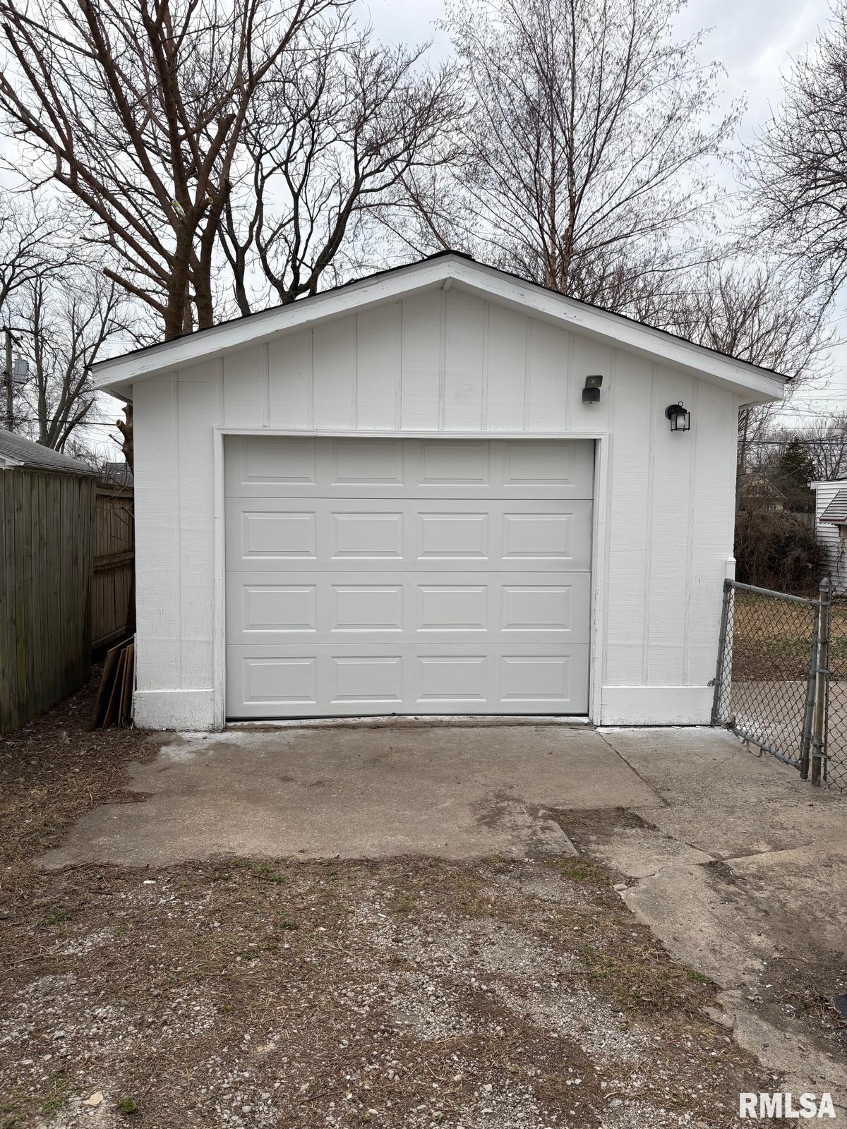 1045 Osburn Avenue Springfield, IL 62702 - Photo 23 of 31