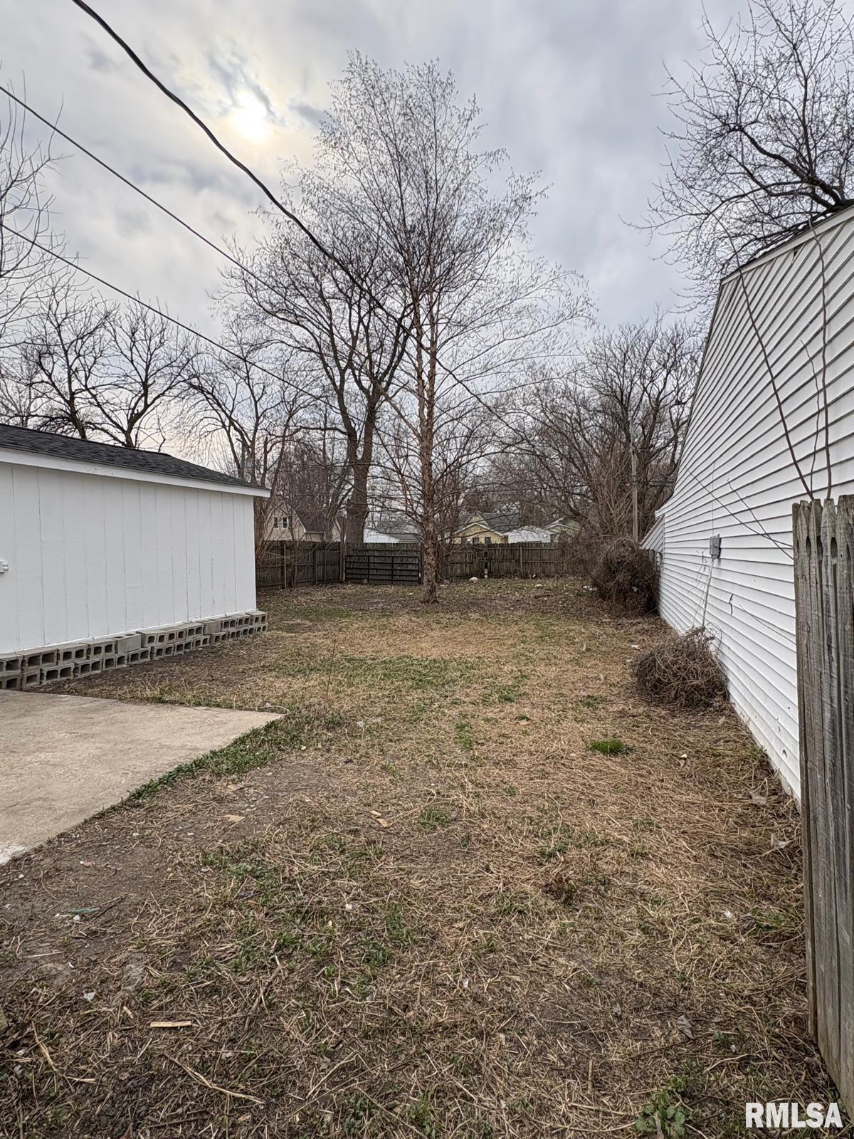 1045 Osburn Avenue Springfield, IL 62702 - Photo 25 of 31