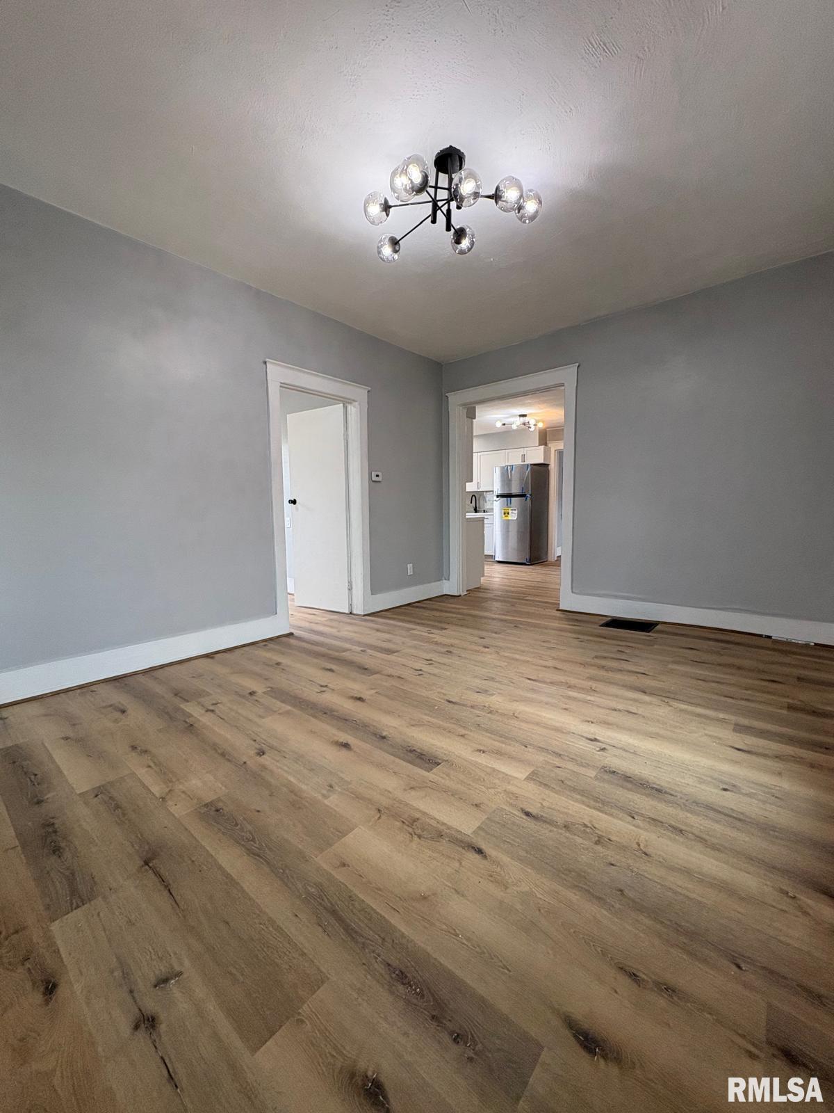 1045 Osburn Avenue Springfield, IL 62702 - Photo 4 of 31