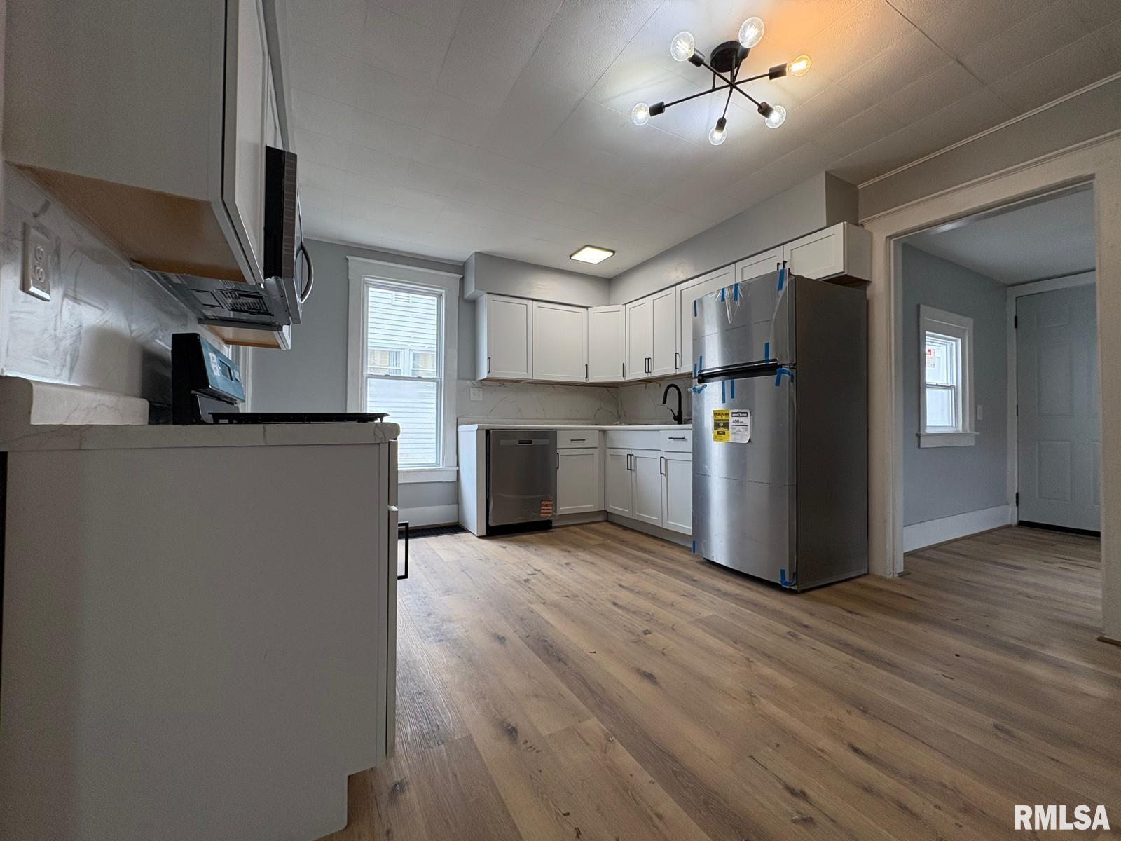 1045 Osburn Avenue Springfield, IL 62702 - Photo 9 of 31