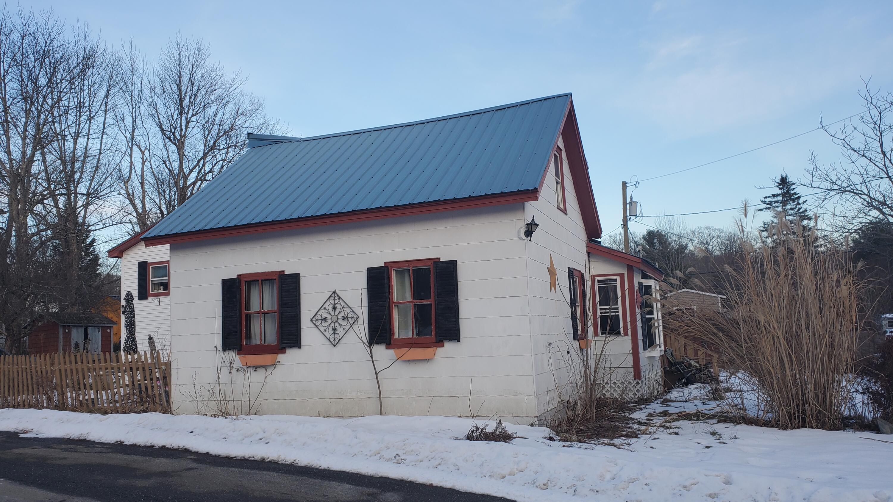 29 Oak Street Bucksport, ME 04416 - Photo 7 of 51 20260113_160033