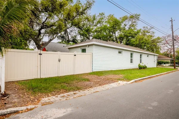 $329,000 | 1101 2nd Street West, Bradenton, FL 34205