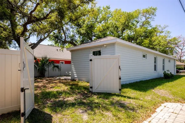 $329,000 | 1101 2nd Street West, Bradenton, FL 34205