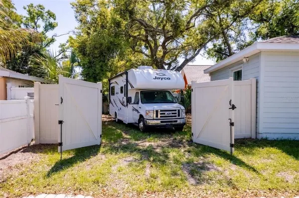 $329,000 | 1101 2nd Street West, Bradenton, FL 34205