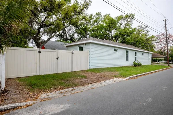 $349,000 | 1101 2nd Street West, Bradenton, FL 34205