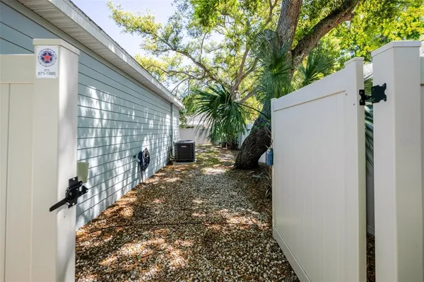 $329,000 | 1101 2nd Street West, Bradenton, FL 34205