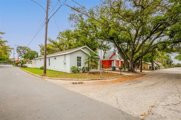 $329,000 | 1101 2nd Street West, Bradenton, FL 34205