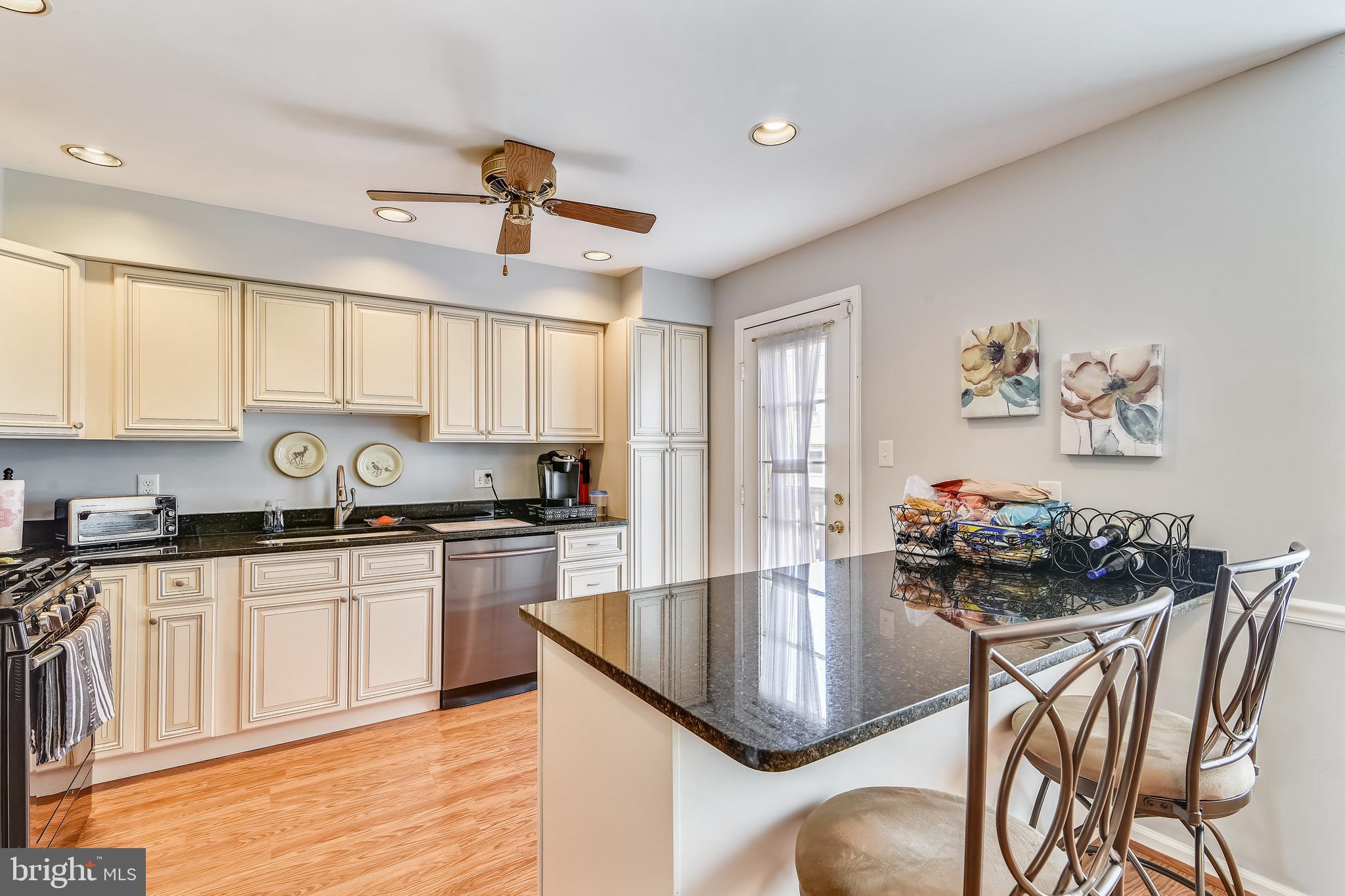 Breakfast Bar Island