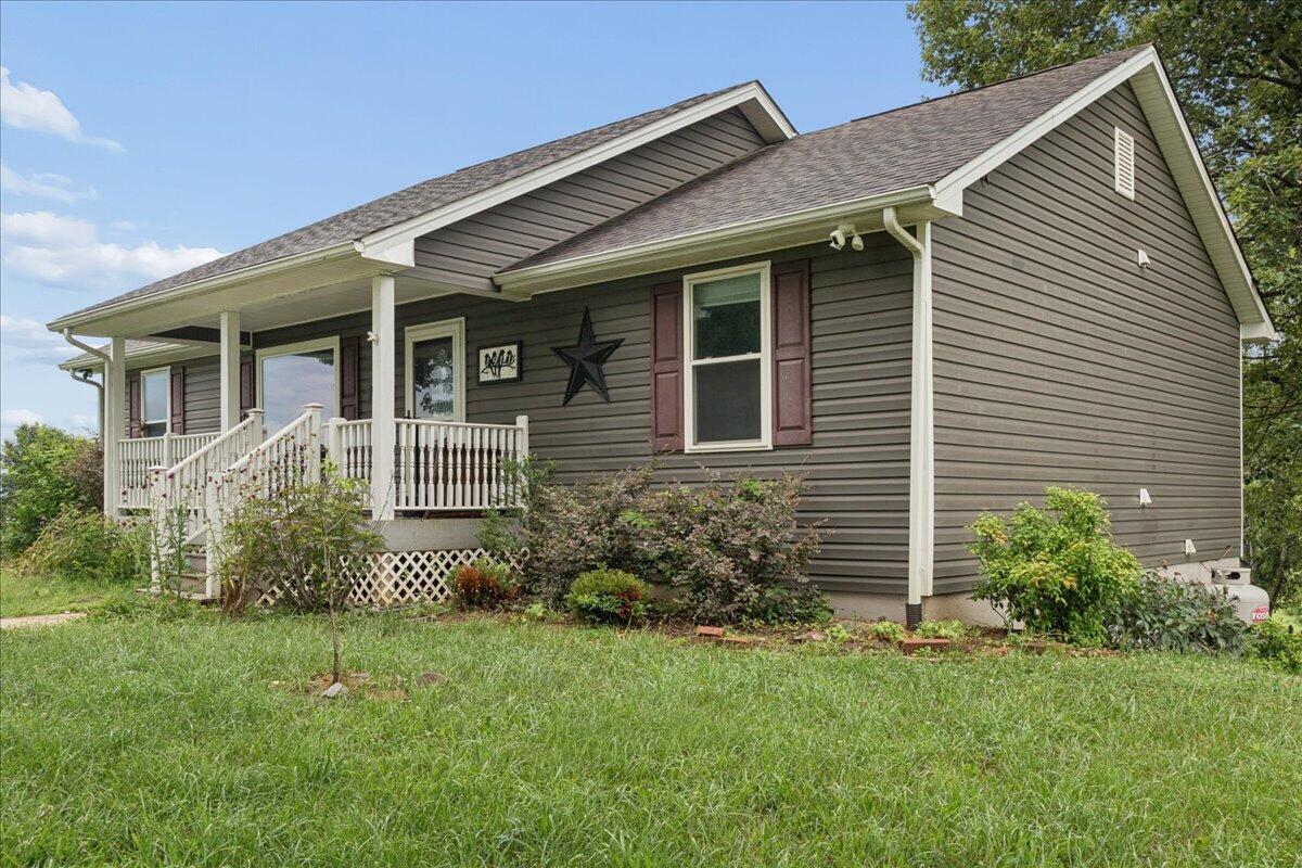 1911 Von Roy Road Bedford, VA 24523 - Photo 3 of 51 03-1911 Von Roy Rd-3