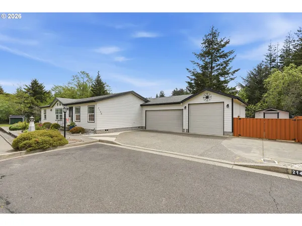 $454,000 | 2145 Lynne Drive, North Bend, OR 97459