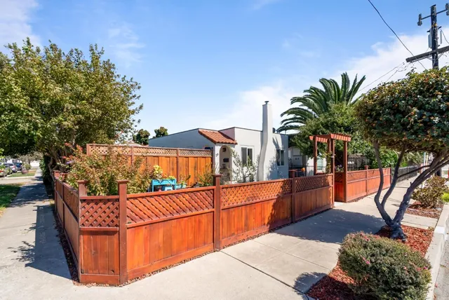 a house view with a outdoor space