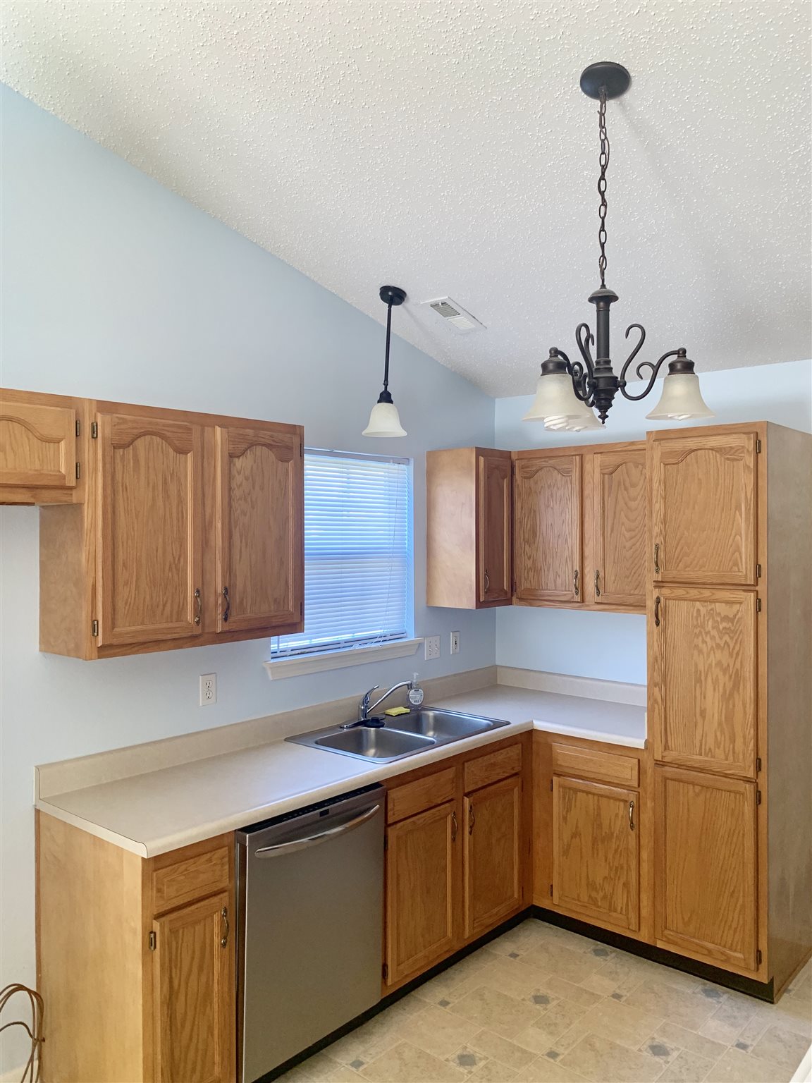 912 Springwater Road Kokomo, IN 46902 - Photo 5 of 8