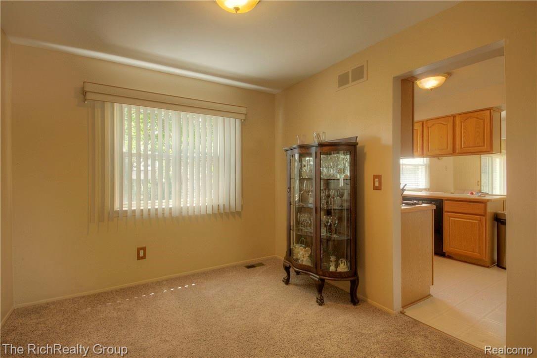 43861 Arlington Road Canton, MI 48187 - Photo 19 of 40 dining2.jpg
