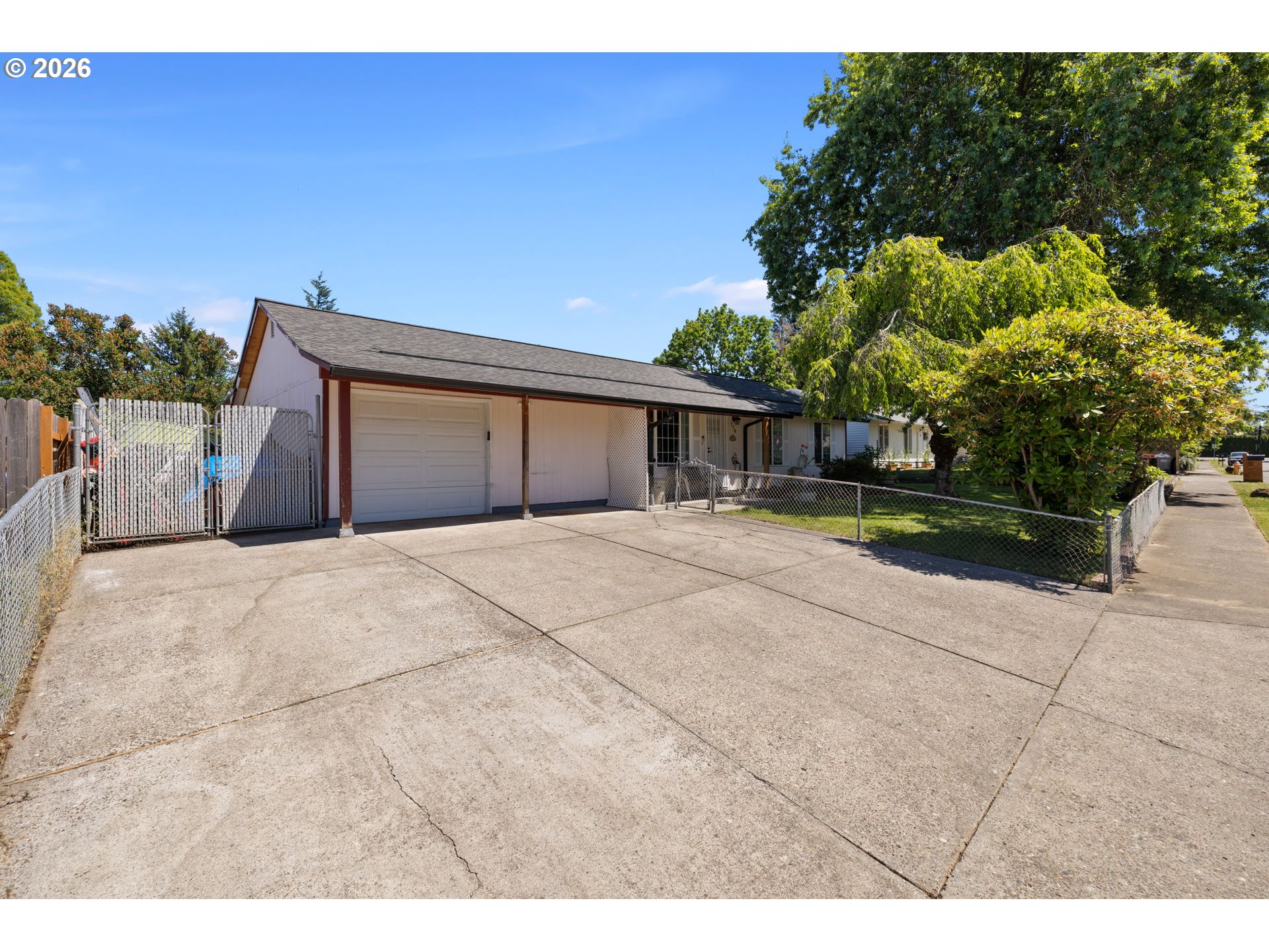 170 Northeast Robin Way Gresham, OR 97030 - Photo 3 of 44
