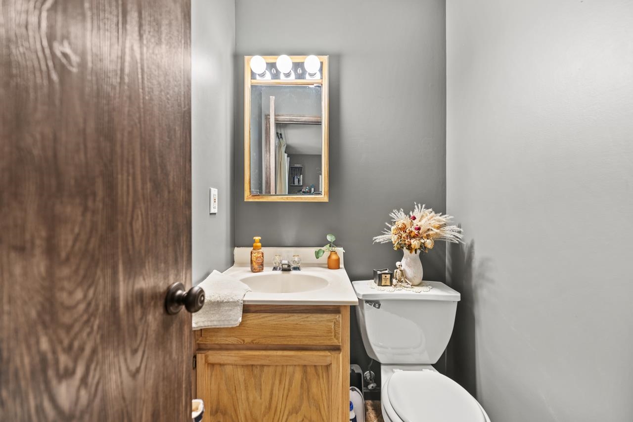 1084 Winborne Road Lake Summerset, IL 61019 - Photo 11 of 27 a bathroom with a toilet sink and mirror
