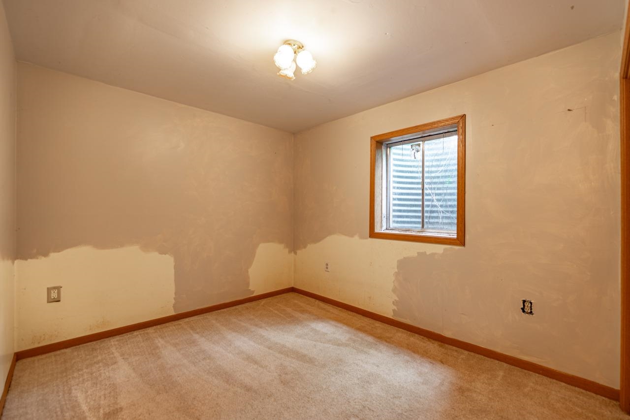 1084 Winborne Road Lake Summerset, IL 61019 - Photo 15 of 27 an empty room with a window