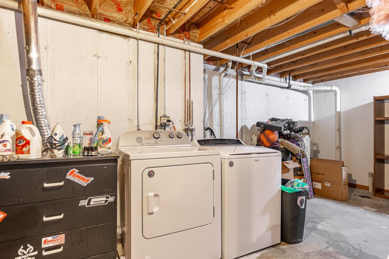 1084 Winborne Road Lake Summerset, IL 61019 - Photo 18 of 27 a utility room with dryer and washer