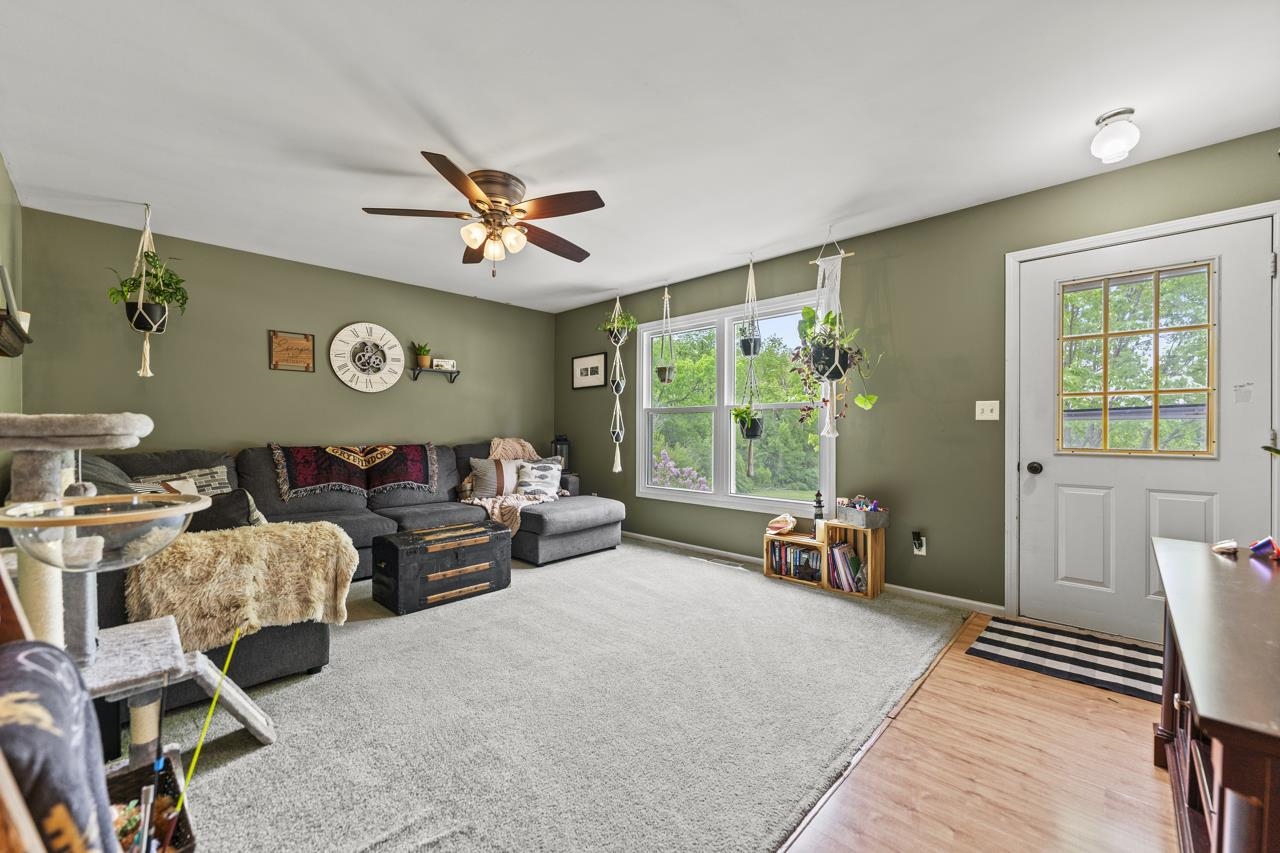 1084 Winborne Road Lake Summerset, IL 61019 - Photo 3 of 27 a bed room with couch and a window
