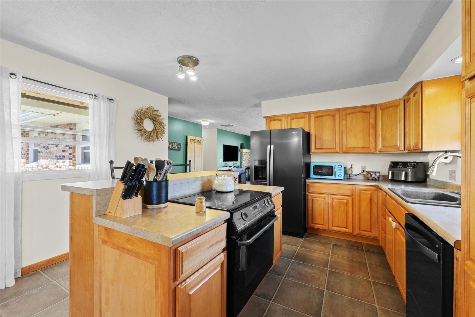 207 Timberview Drive Mahomet, IL 61853 - Photo 11 of 34