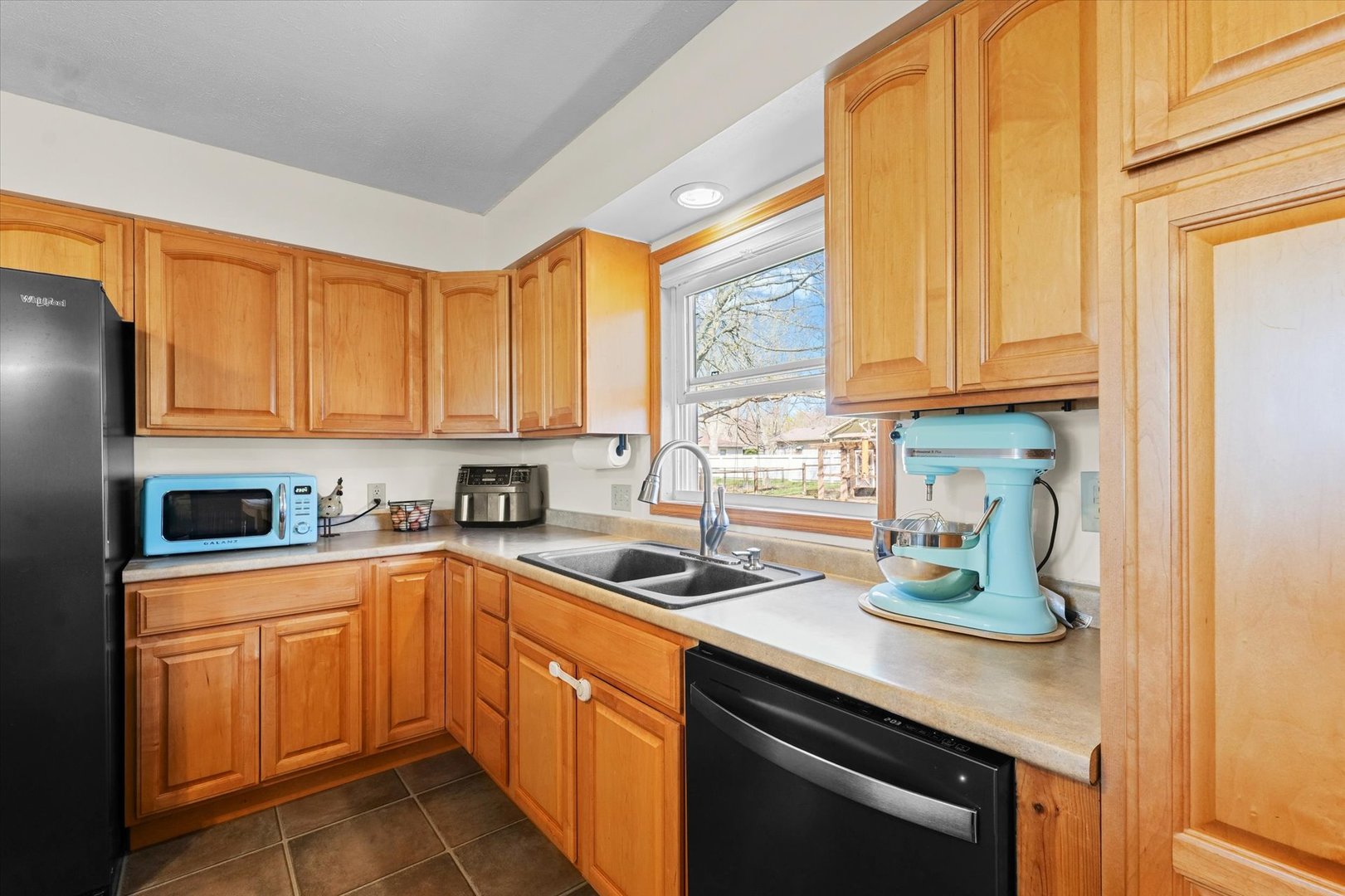 207 Timberview Drive Mahomet, IL 61853 - Photo 12 of 34