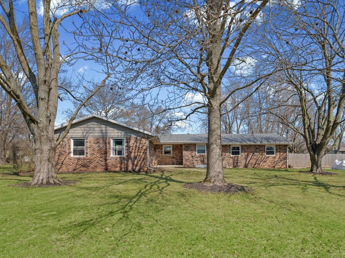 207 Timberview Drive Mahomet, IL 61853 - Photo 2 of 34