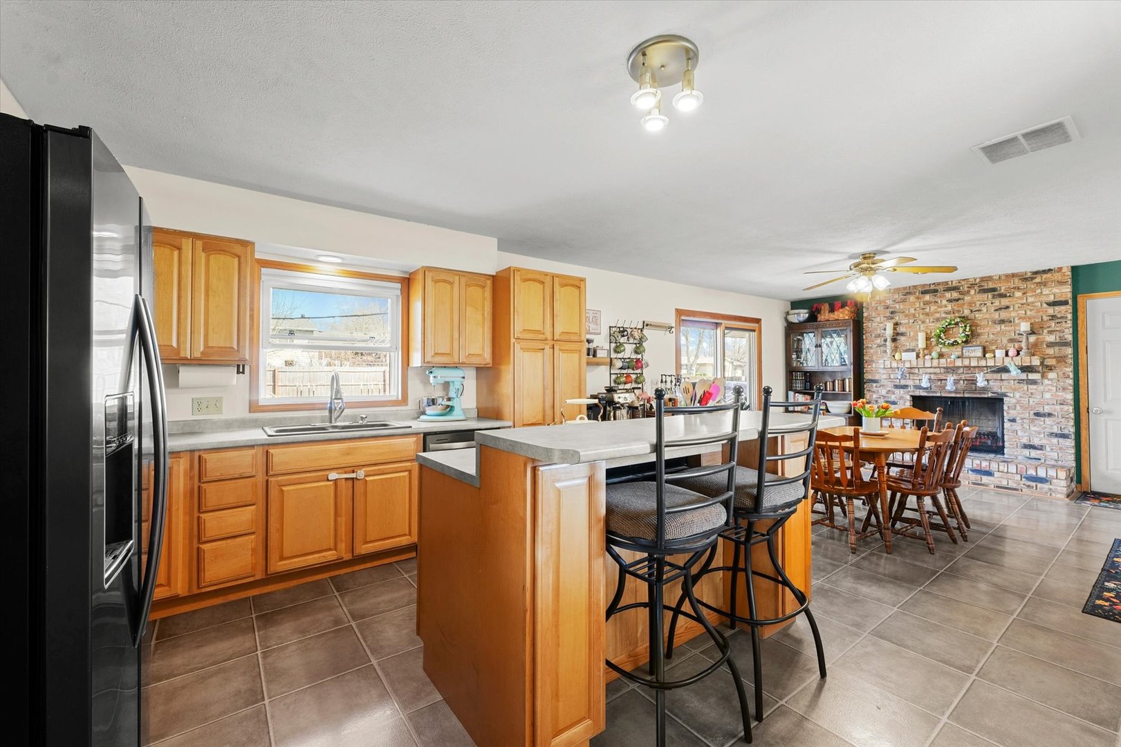 207 Timberview Drive Mahomet, IL 61853 - Photo 9 of 34