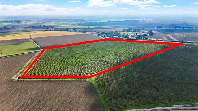 a view of a tennis court