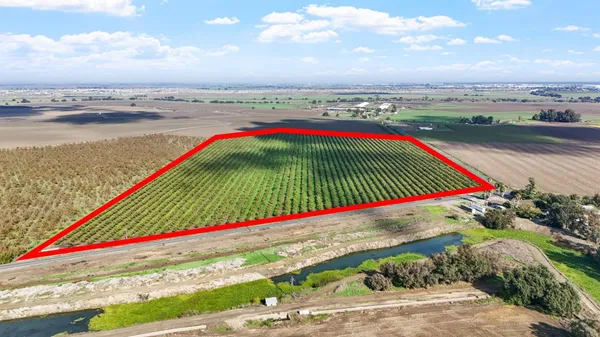 a view of a tennis court