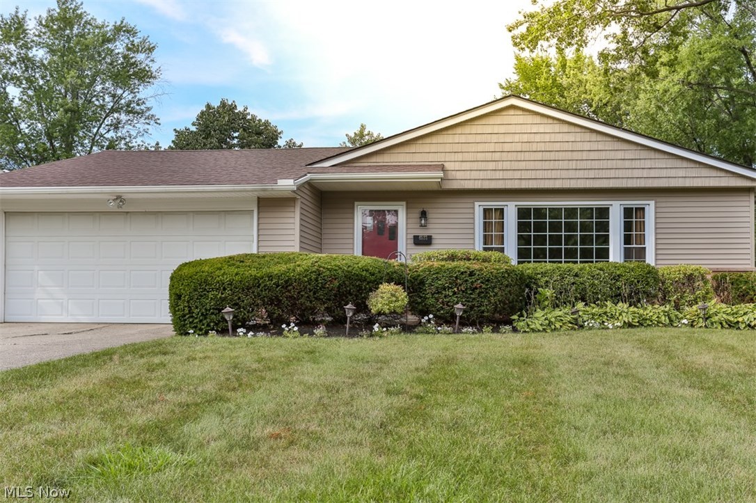 6533 Longridge Road Cleveland, OH 44124 - Photo 2 of 31