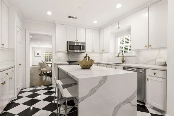 $1,850,000 | 4684 South Versailles Avenue, Highland Park, TX 75209