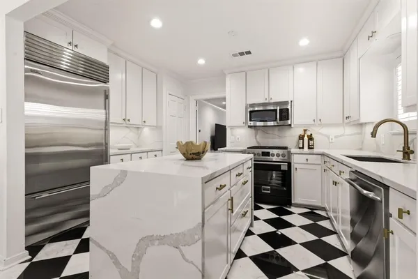 $1,850,000 | 4684 South Versailles Avenue, Highland Park, TX 75209