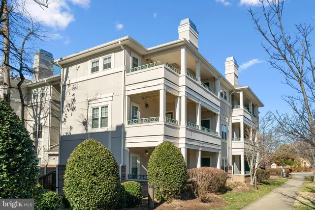 $2,400 | 12024 Taliesin Place, Unit 33, Reston, VA 20190