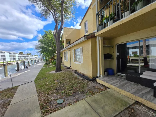$289,900 | 1105 Lake Shore Drive, Unit 102, Lake Park, FL 33403