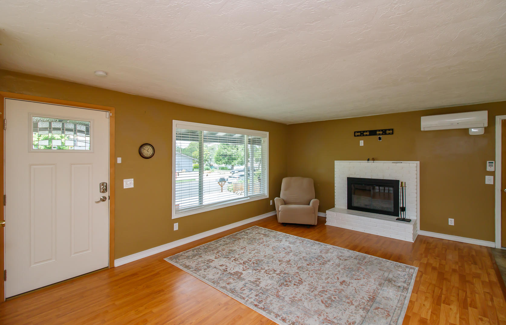 1913 Crestbrook Road Medford, OR 97504 - Photo 4 of 36 4