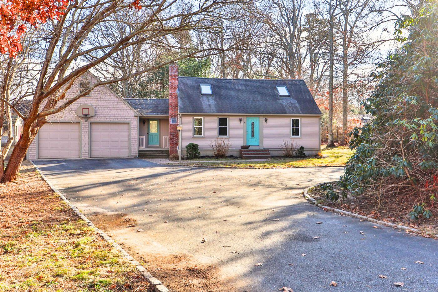 4 Great Hill Road Sandwich, MA 02563 - Photo 2 of 46 1/2 Circle Cobble Driveway