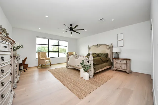 $19,990 | 5327 South Braeswood Boulevard, Houston, TX 77096