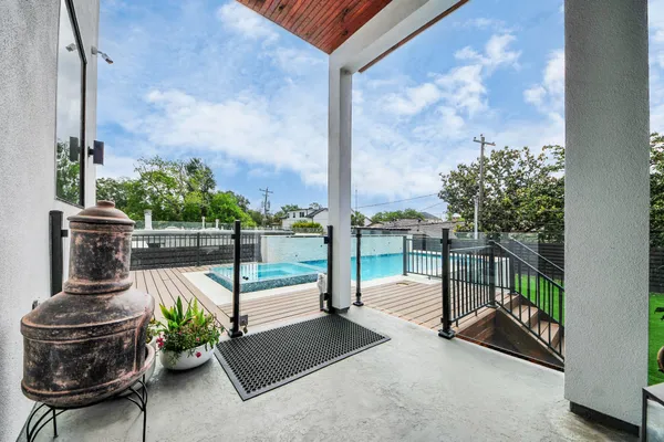 a view of an outdoor space