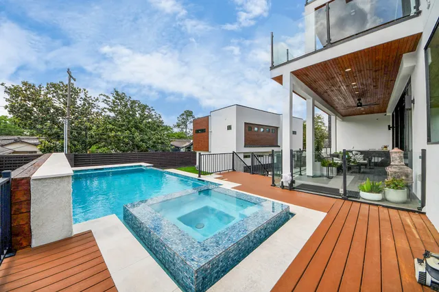 $19,990 | 5327 South Braeswood Boulevard, Houston, TX 77096