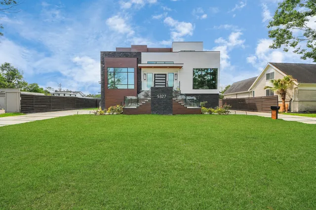 $19,990 | 5327 South Braeswood Boulevard, Houston, TX 77096