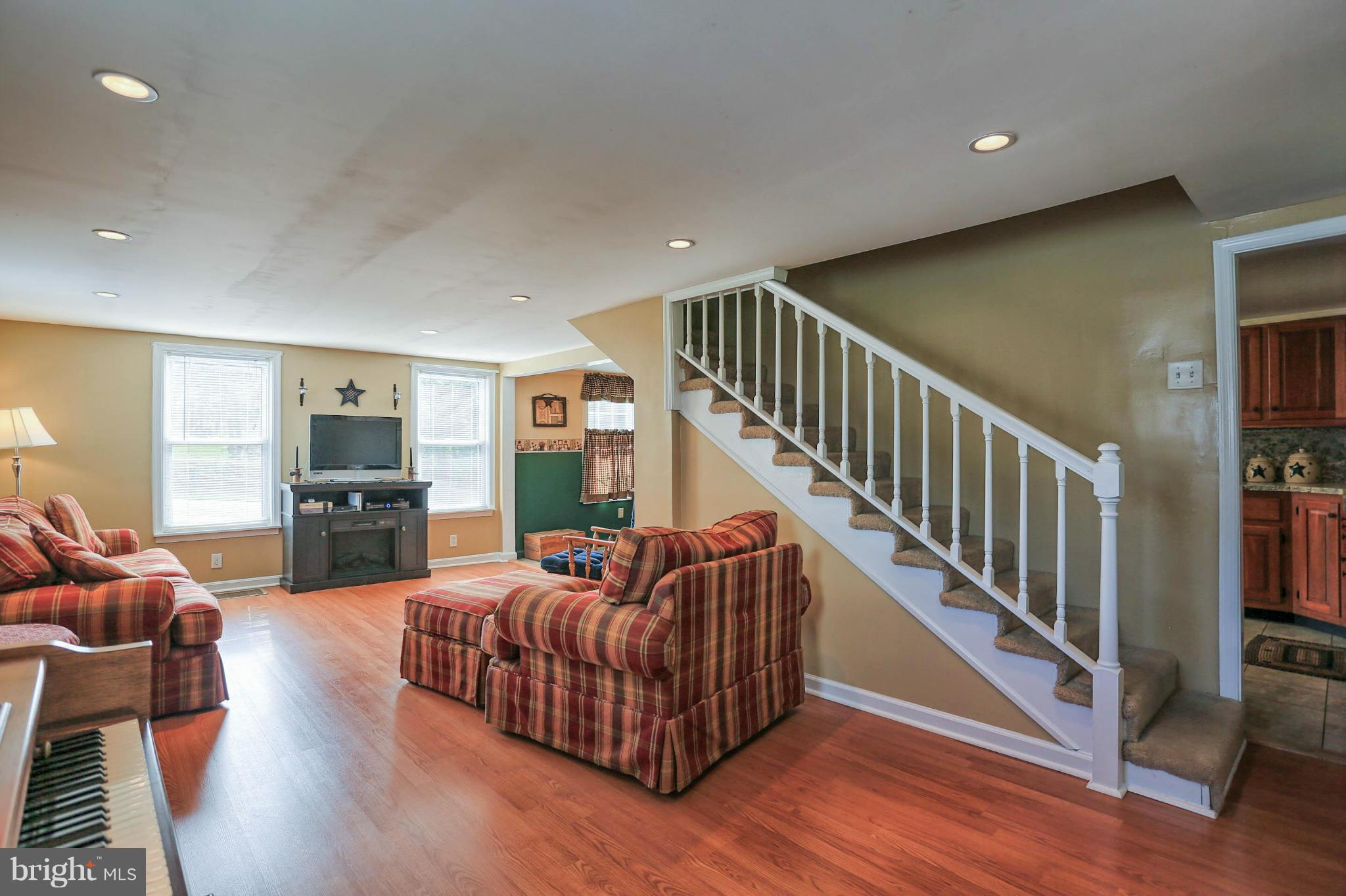 18558 Burnside Bridge Road Sharpsburg, MD 21782 - Photo 3 of 30 Living Room