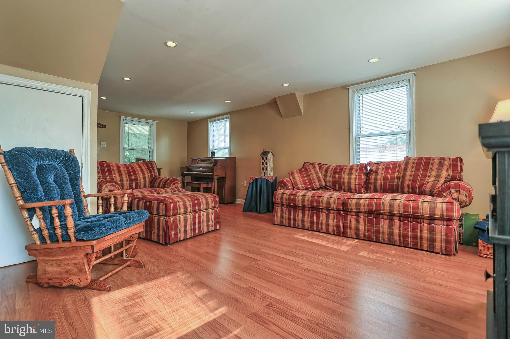 18558 Burnside Bridge Road Sharpsburg, MD 21782 - Photo 4 of 30 Living Room