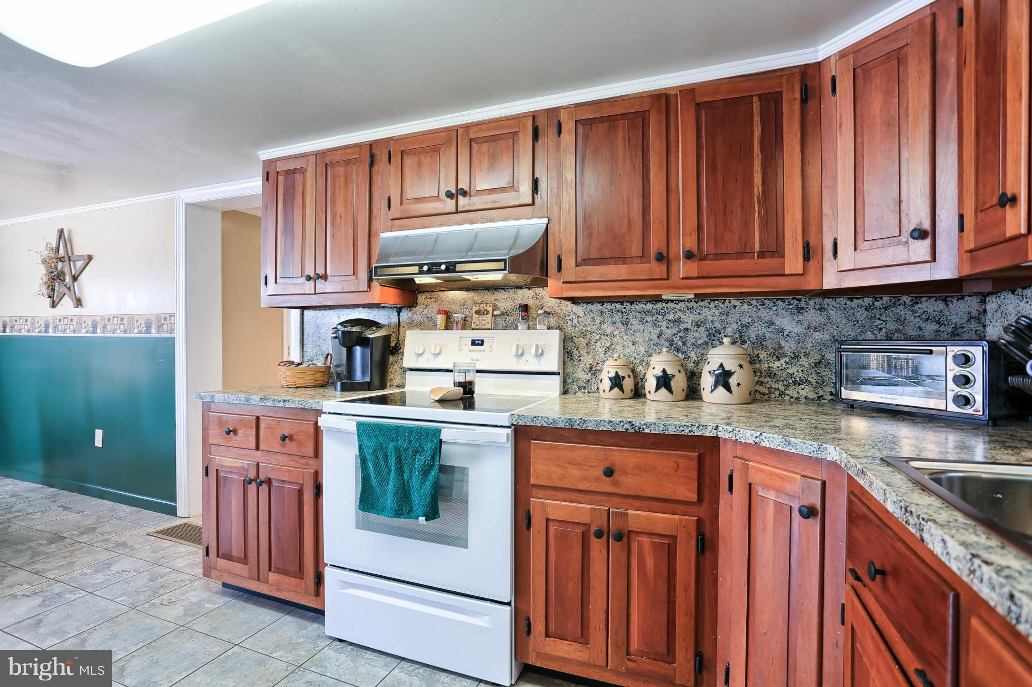18558 Burnside Bridge Road Sharpsburg, MD 21782 - Photo 8 of 30 Kitchen