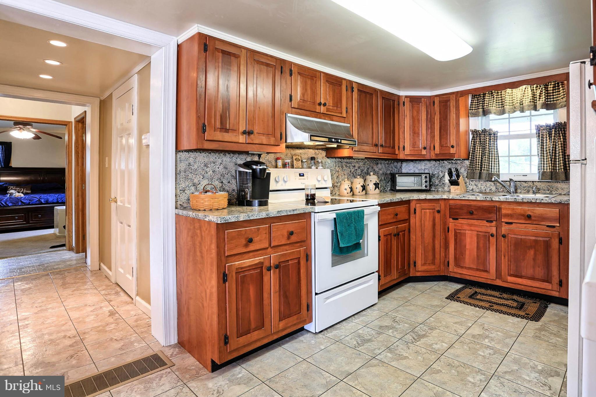18558 Burnside Bridge Road Sharpsburg, MD 21782 - Photo 9 of 30 Kitchen