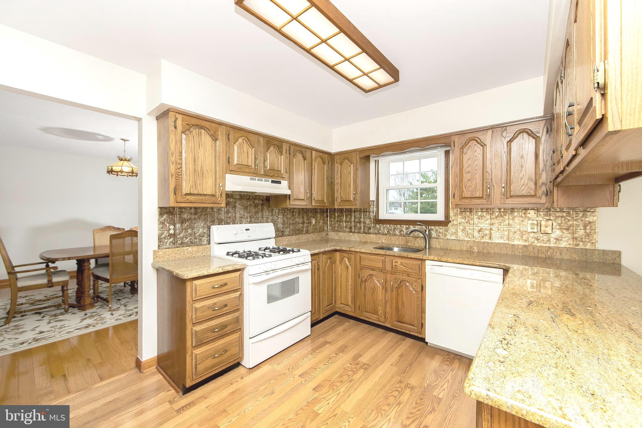 11 Plantation Court Glassboro, NJ 08028 - Photo 16 of 54 Gorgeous Granite! Plenty of room to cook here!