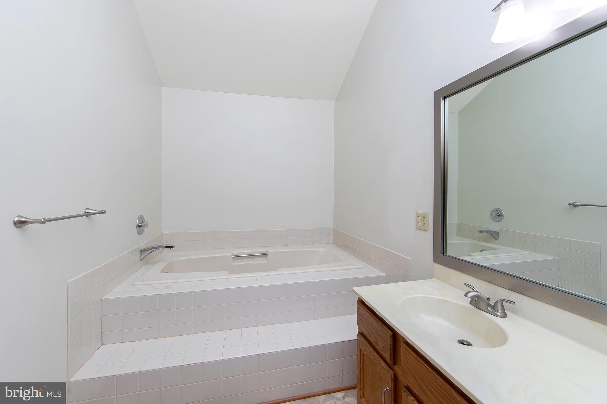 11 Plantation Court Glassboro, NJ 08028 - Photo 30 of 54 Primary Bath Sunken soaking Tub