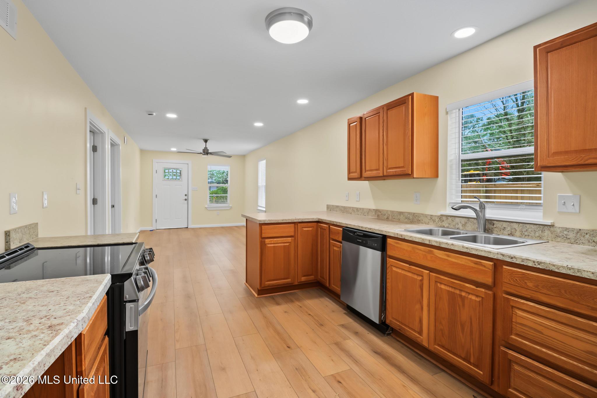 317 Nelson Road Biloxi, MS 39531 - Photo 2 of 12 IMG_3997