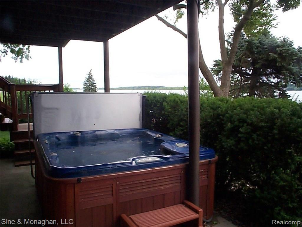 1451 River Road St. Clair, MI 48079 - Photo 29 of 70 29 HOT TUB 1451 RIVER RD.JPG