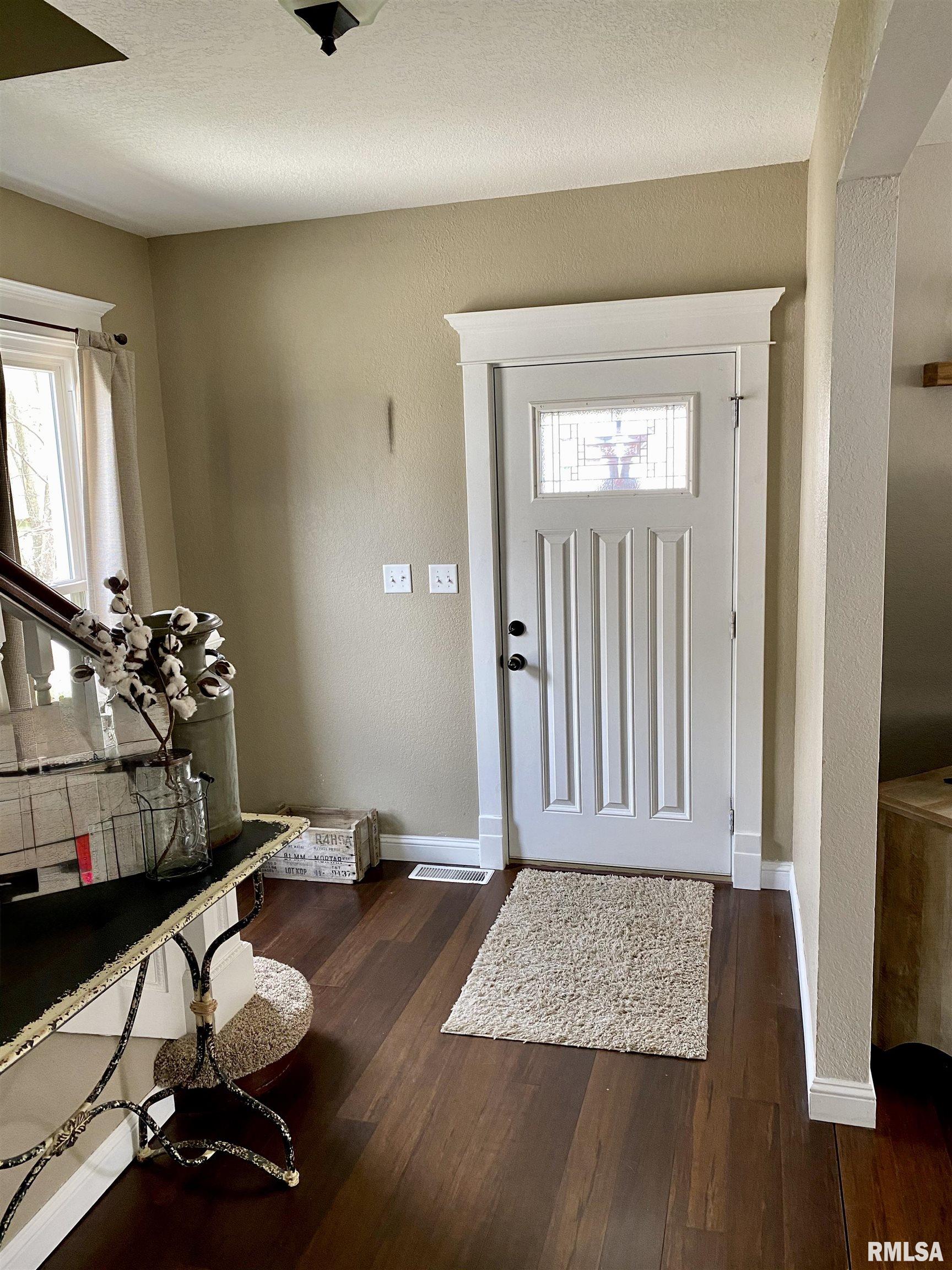 648 South Randolph Street Macomb, IL 61455 - Photo 2 of 18