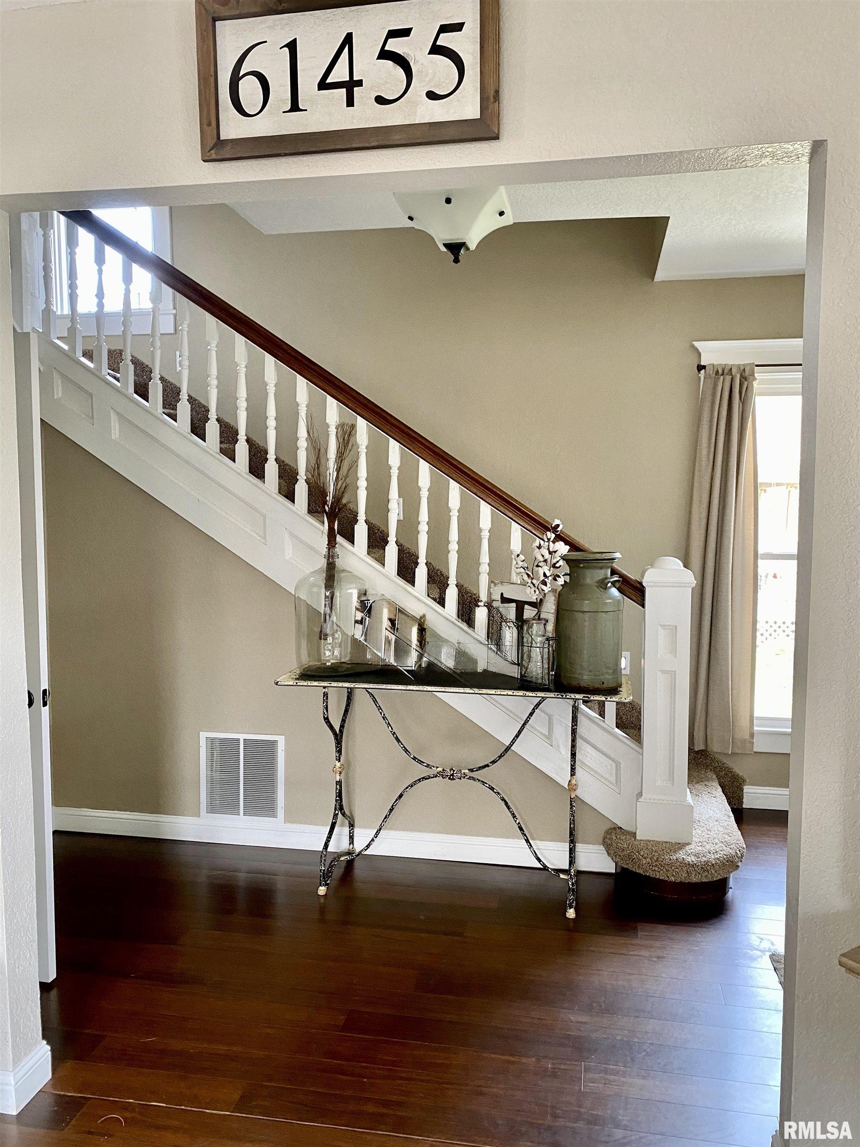 648 South Randolph Street Macomb, IL 61455 - Photo 3 of 18