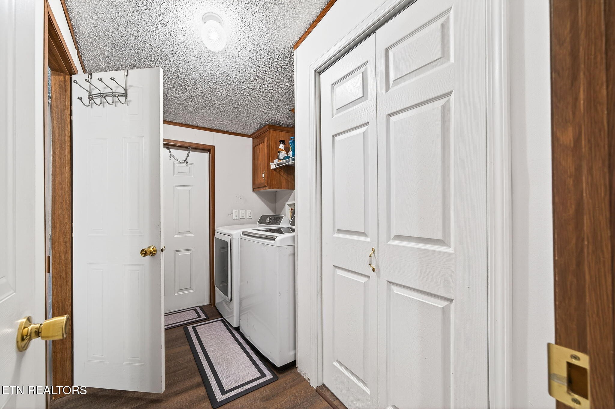 3773 Glade Creek Road Sparta, TN 38583 - Photo 25 of 59 a view of a livingroom with a flesh screen tv and front door